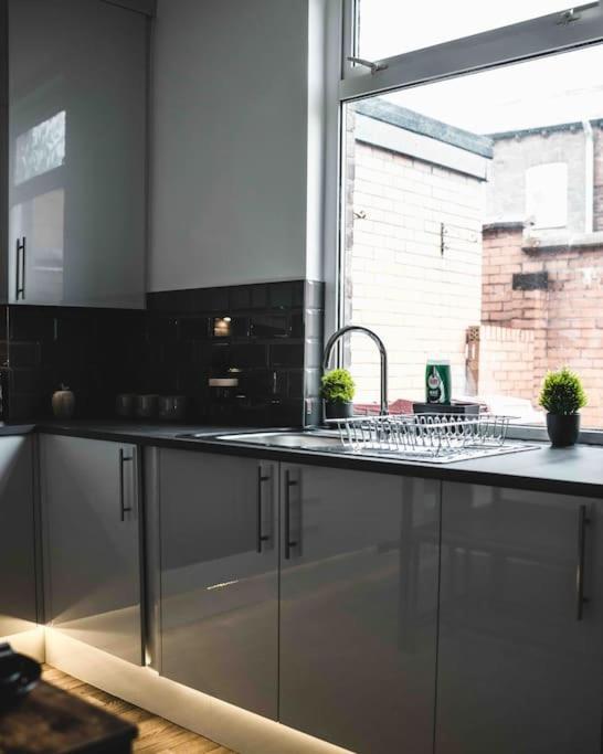 Comfortable Home In Bolton Farnworth Exterior photo